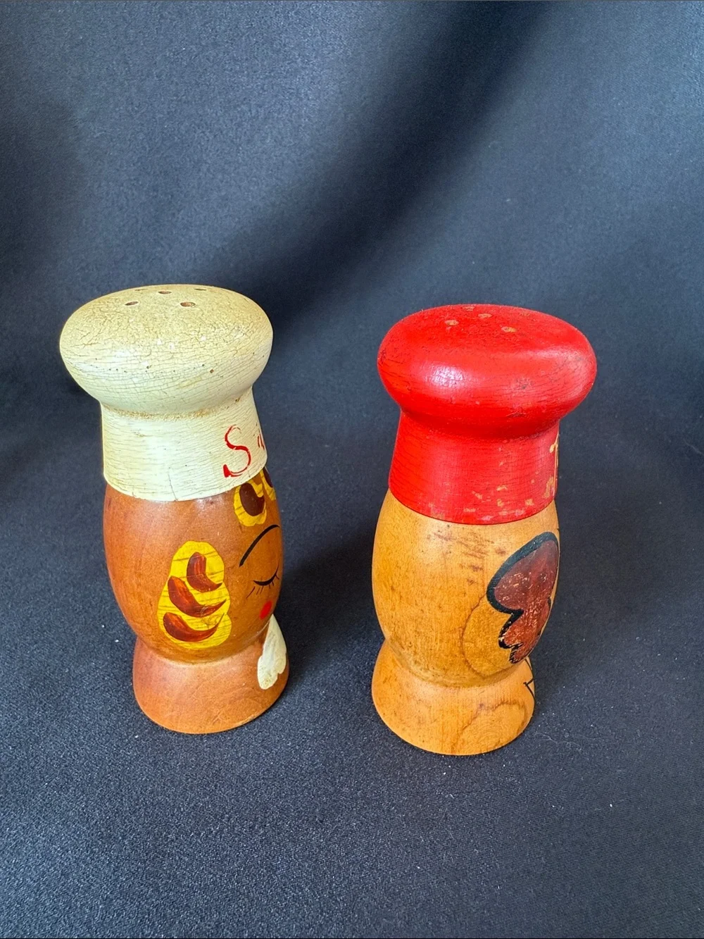 Vintage-Inspired Red Pepper and Cream Salt Wood Shakers Set made in Japan